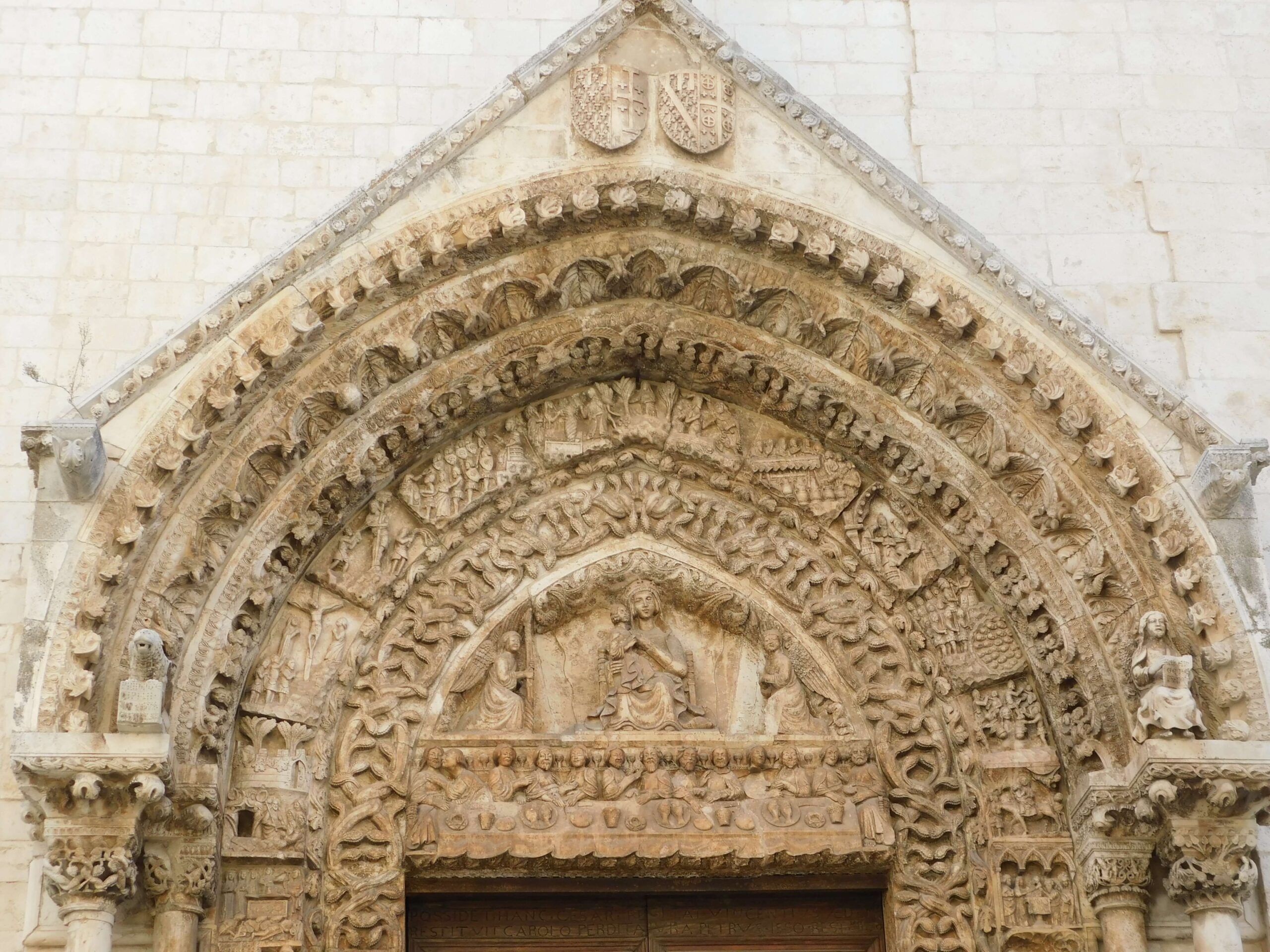 Portale cattedrale Altamura (2)